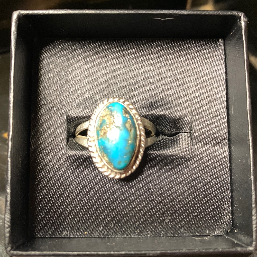 Beautiful Kingman mine turquoise ring
